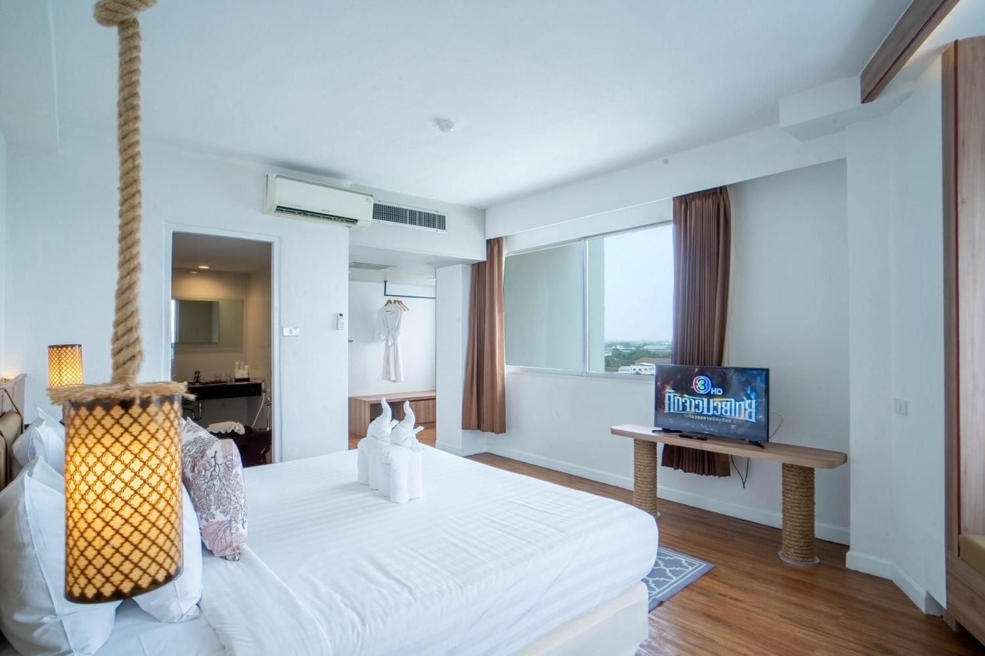 Thong Tarin Hotel Surin Exteriör bild