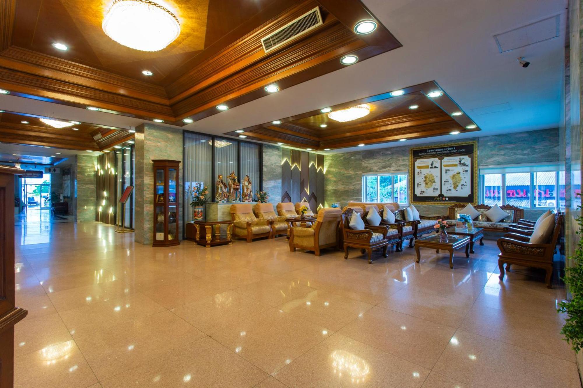 Thong Tarin Hotel Surin Exteriör bild
