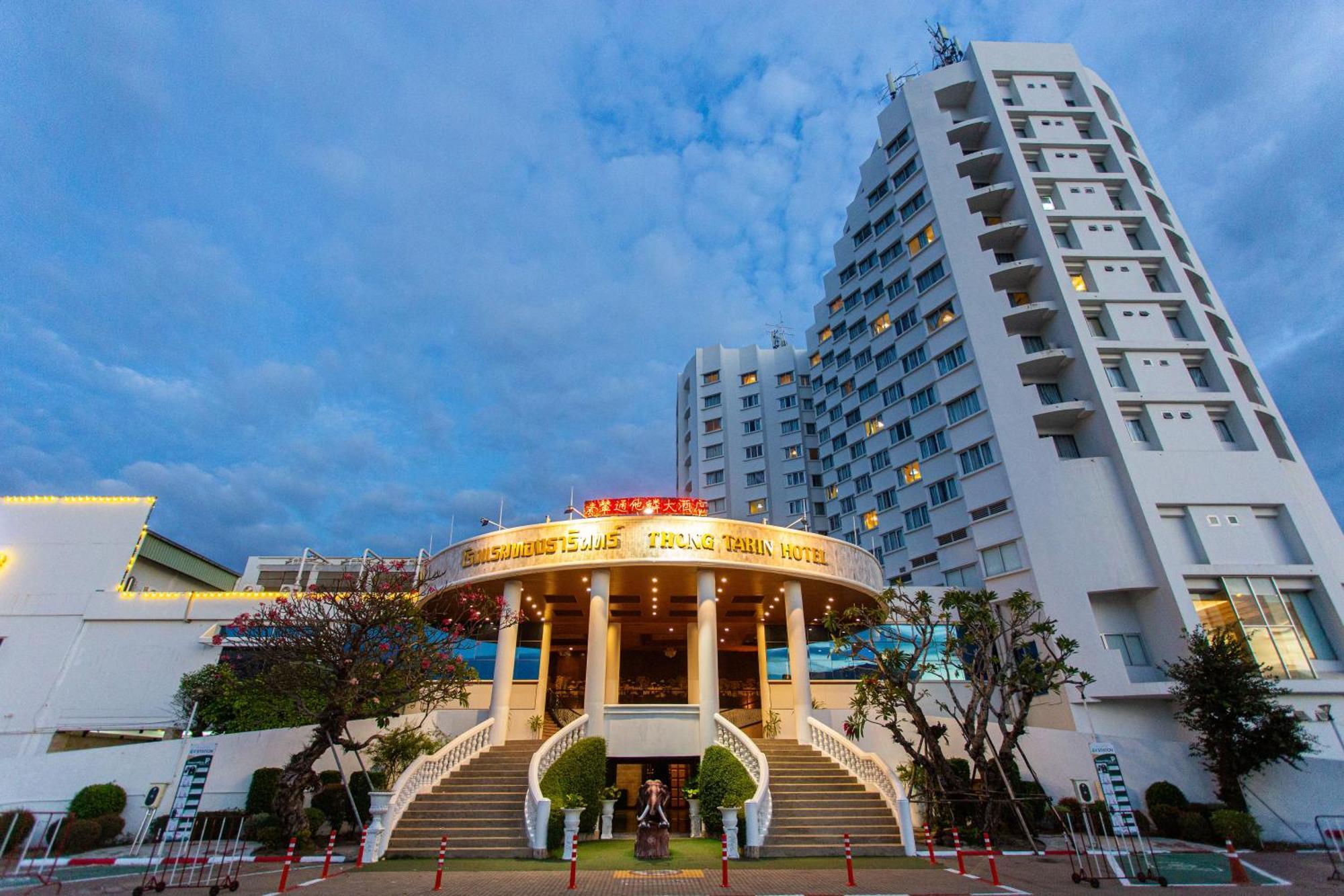 Thong Tarin Hotel Surin Exteriör bild