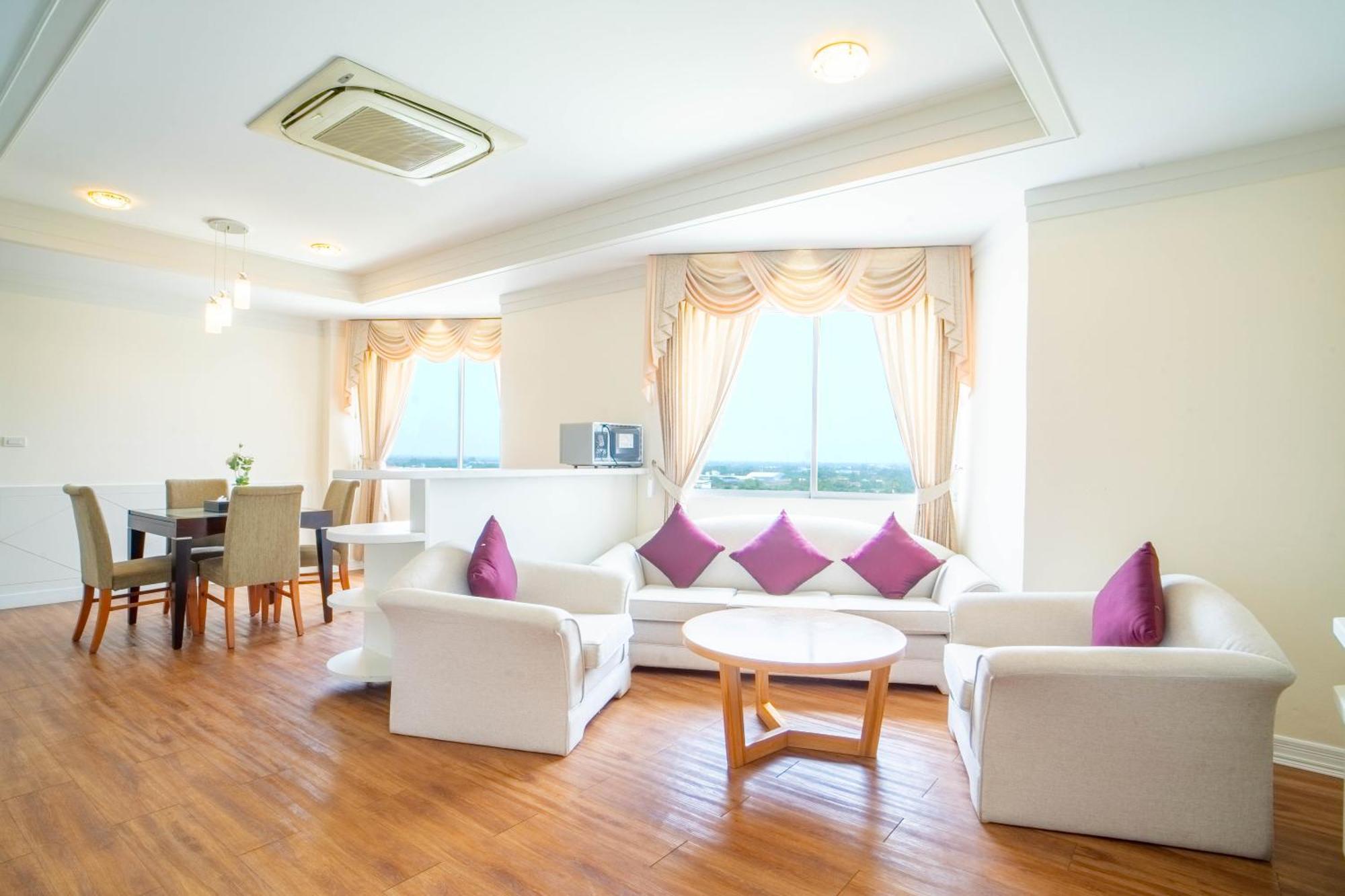 Thong Tarin Hotel Surin Exteriör bild