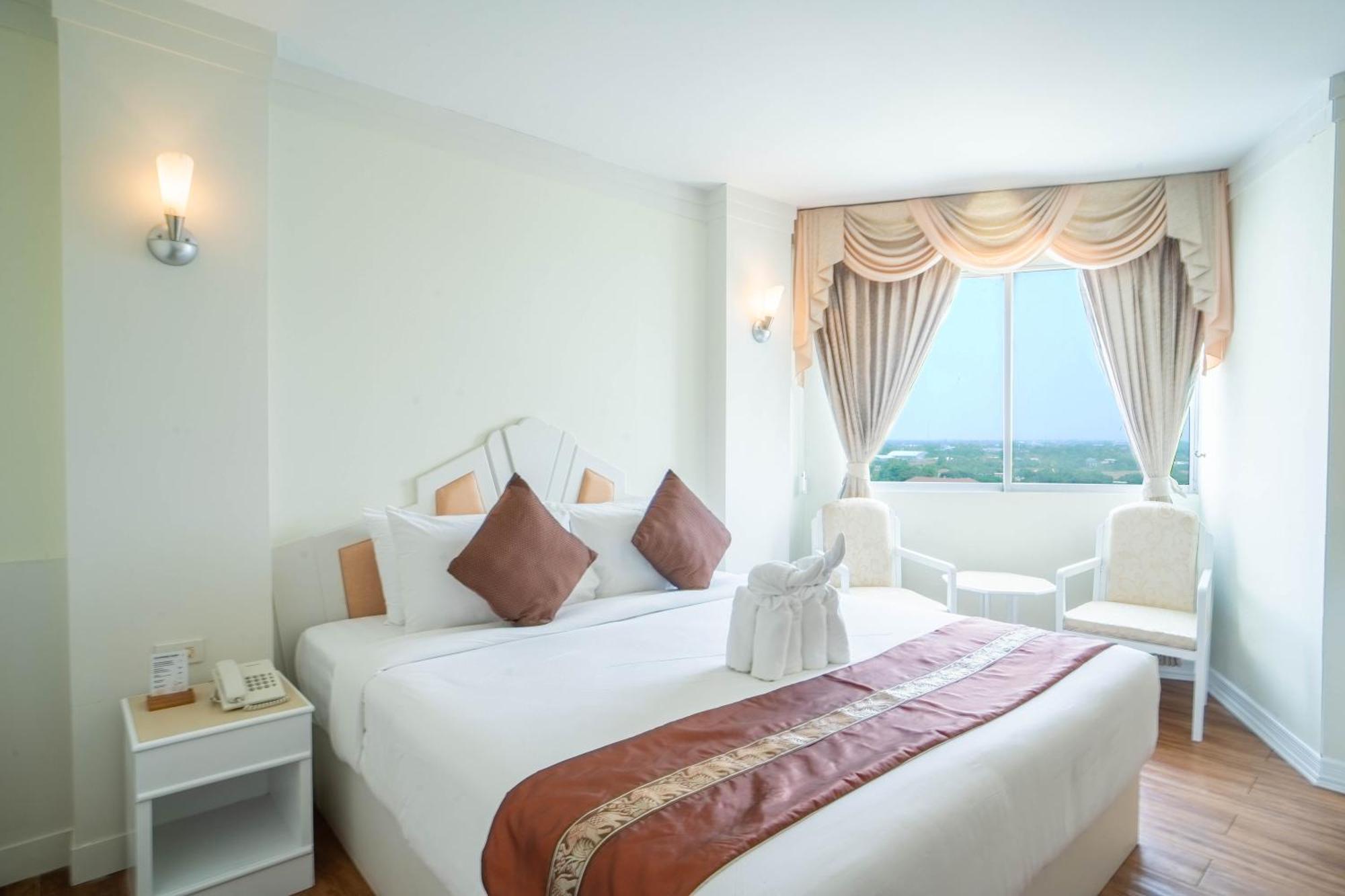 Thong Tarin Hotel Surin Exteriör bild