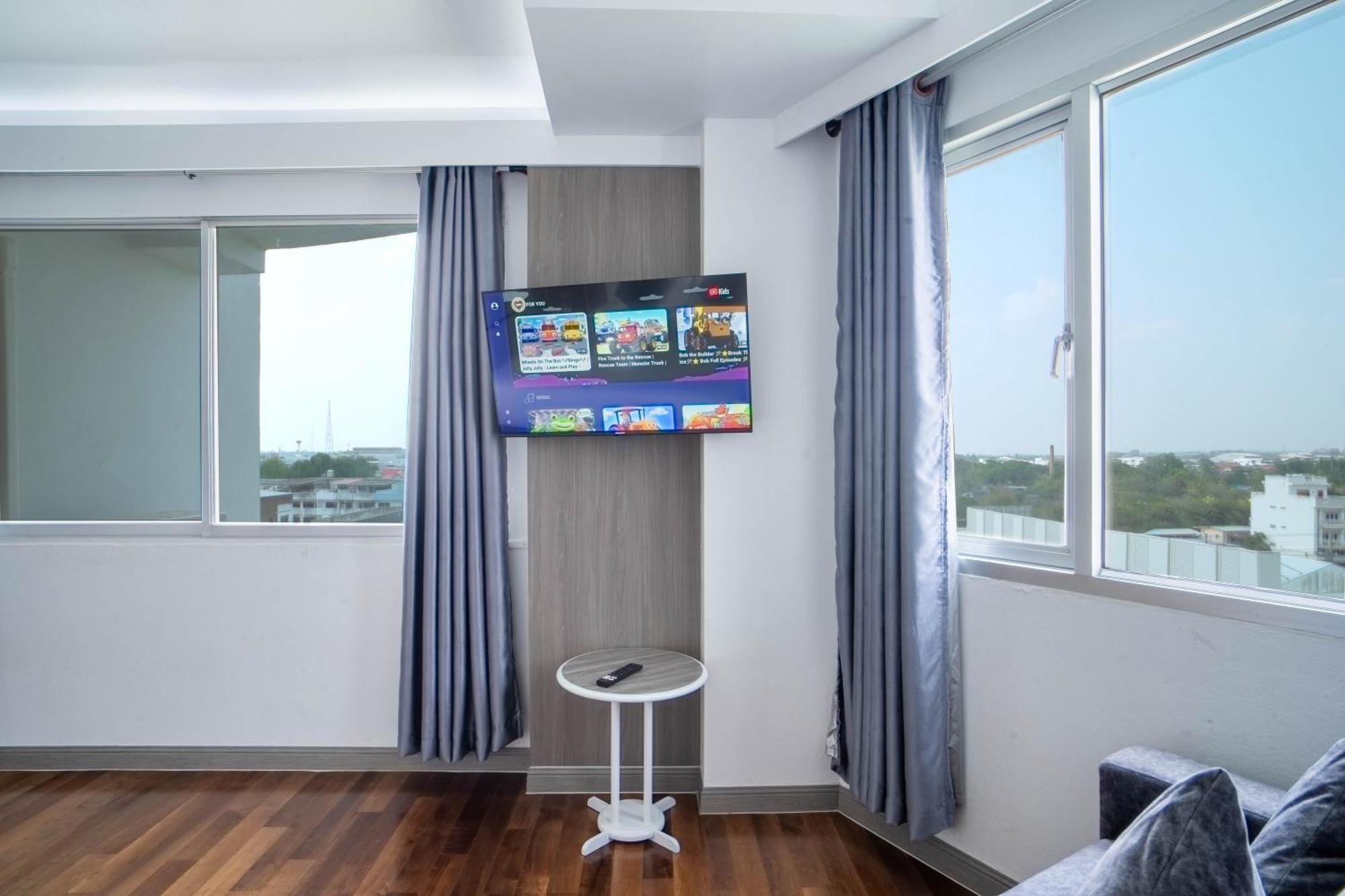 Thong Tarin Hotel Surin Exteriör bild