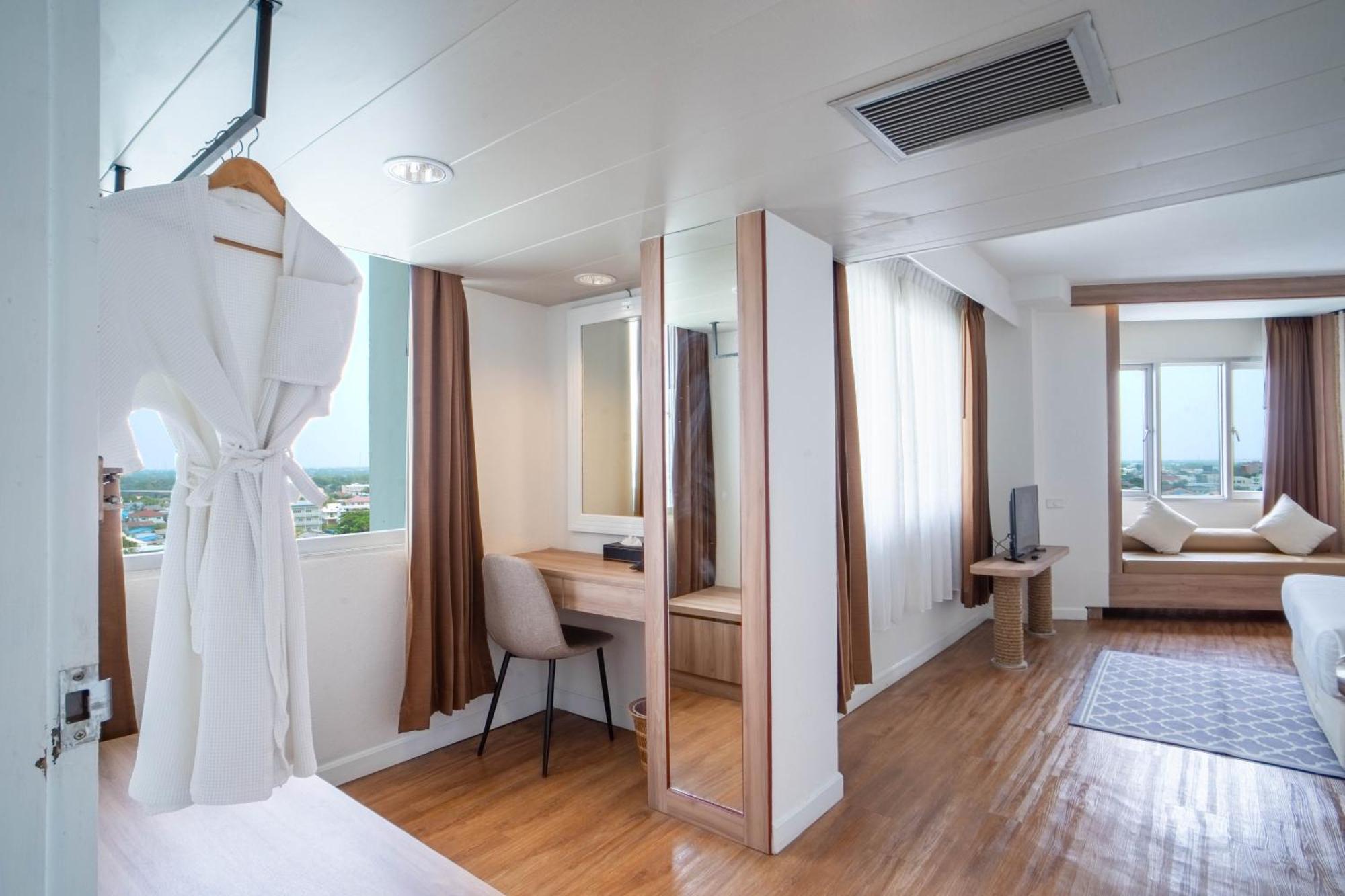 Thong Tarin Hotel Surin Exteriör bild