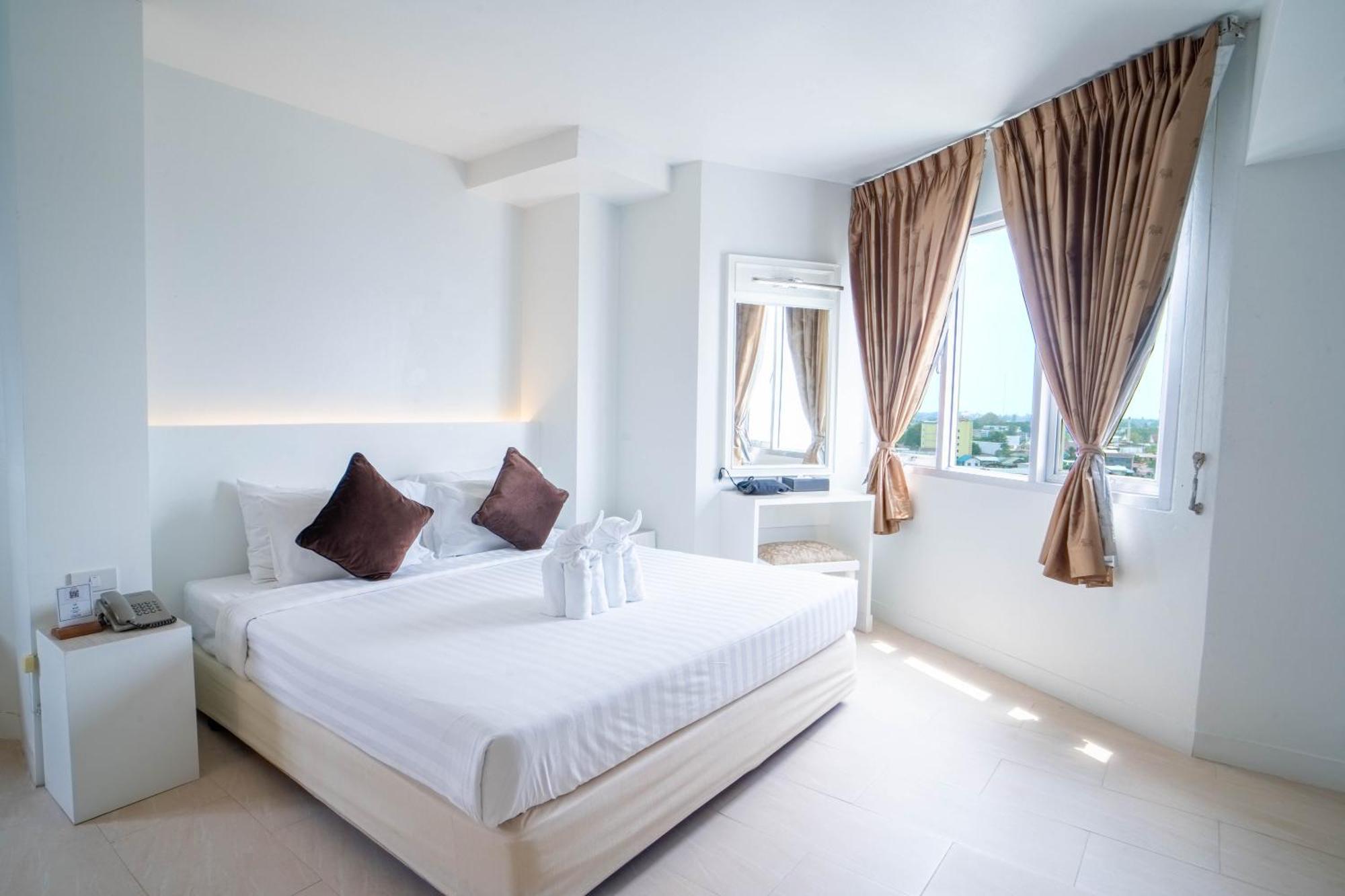 Thong Tarin Hotel Surin Exteriör bild